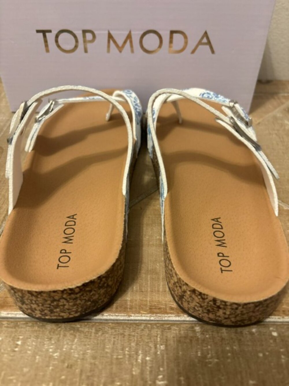 NEW Top Moda Amara Toe Loop Sandals White PU Women Sizes 7, 7.5, 8, 9 - Picture 2 of 6